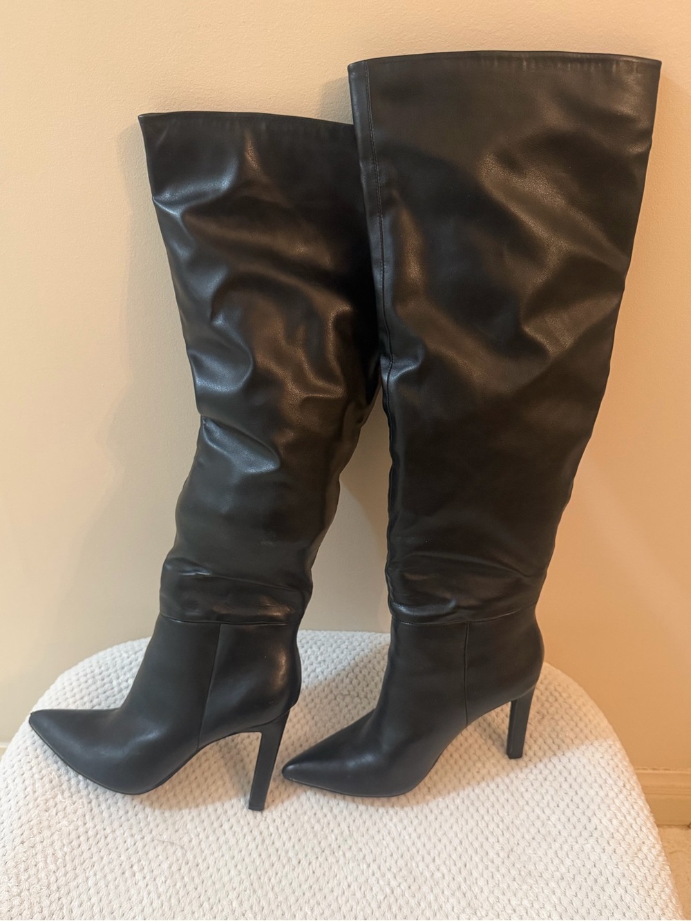 Black Knee-High Pointed Toe Stiletto Boots - size: 8
